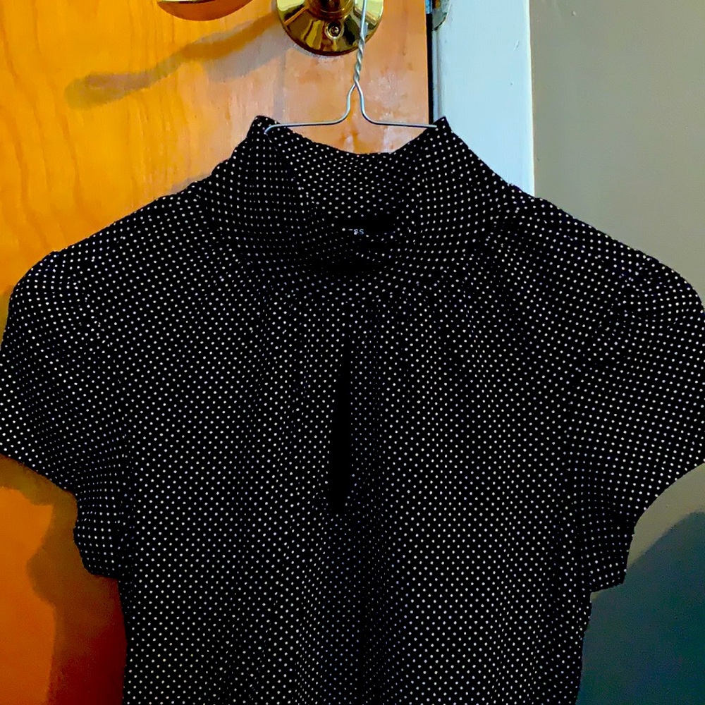 Express keyhole short sleeve top. Size small